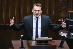 "Wszystko co POLSKIE jest najlepsze". Dominik Tarczyński wylatuje na urlop, a potem robi coś bardzo dziwnego. "Zamknąć gęby pozerzy"