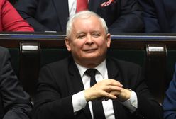 Senator PiS wydaje album o Jarosławie Kaczyńskim. W środku zdumiewające zdjęcie