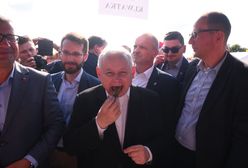 Jarosław Kaczyński na pikniku. Degustował regionalne przysmaki