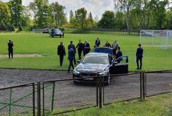 Joachim Brudziński "wściekły" po lądowaniu na piłkarskim boisku