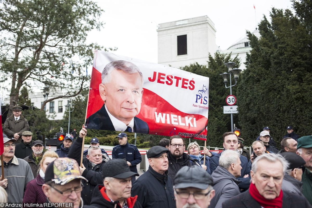 Nie wiesz, czy jesteś za KOD-em czy Klubami Gazety Polskiej? Ten film pomoże