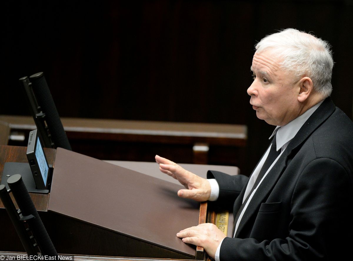 Kaczyński modlił się za Jolantę Szczypińską w Sejmie