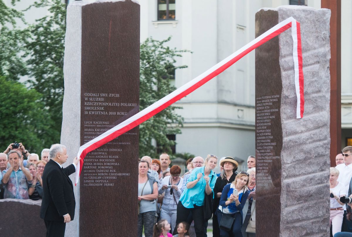 Kolejny pomnik ofiar katastrofy smoleńskiej został poświęcony. Kaczyński: Smoleńsk to element budowy wspólnoty Polaków