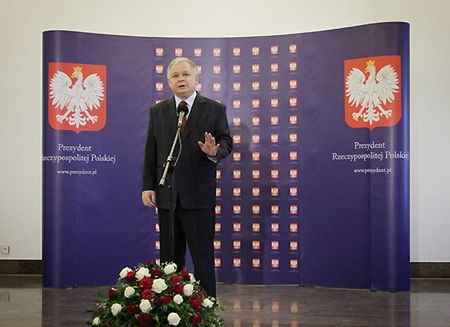 Palikot: czy Lech Kaczyński nadużywa alkoholu?