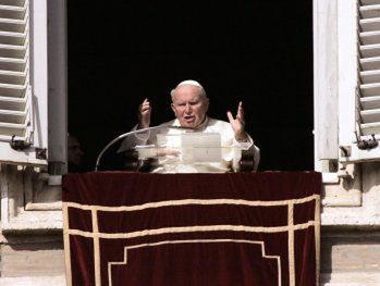 Papież modlił się za ofiary terroryzmu