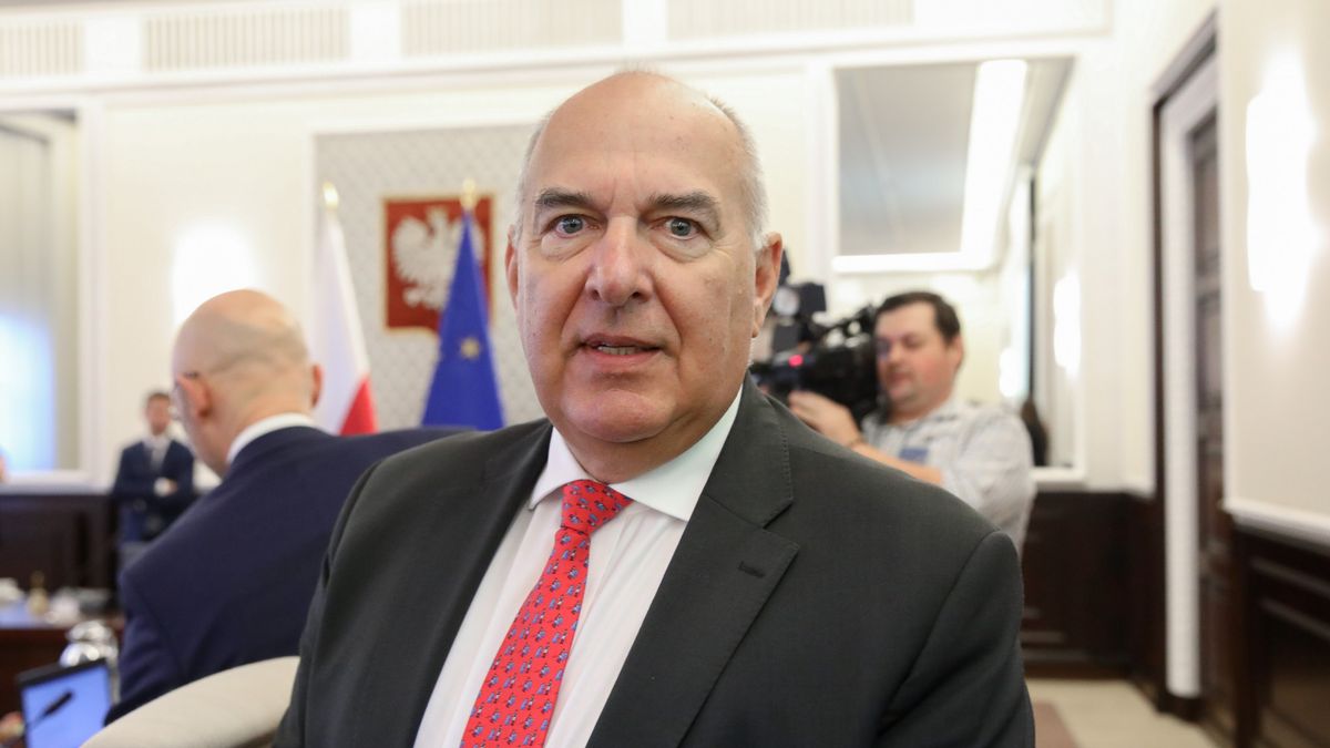 Podpisy pod decyzją o zwolnieniach złożył nowy minister finansów Tadeusz Kościński.