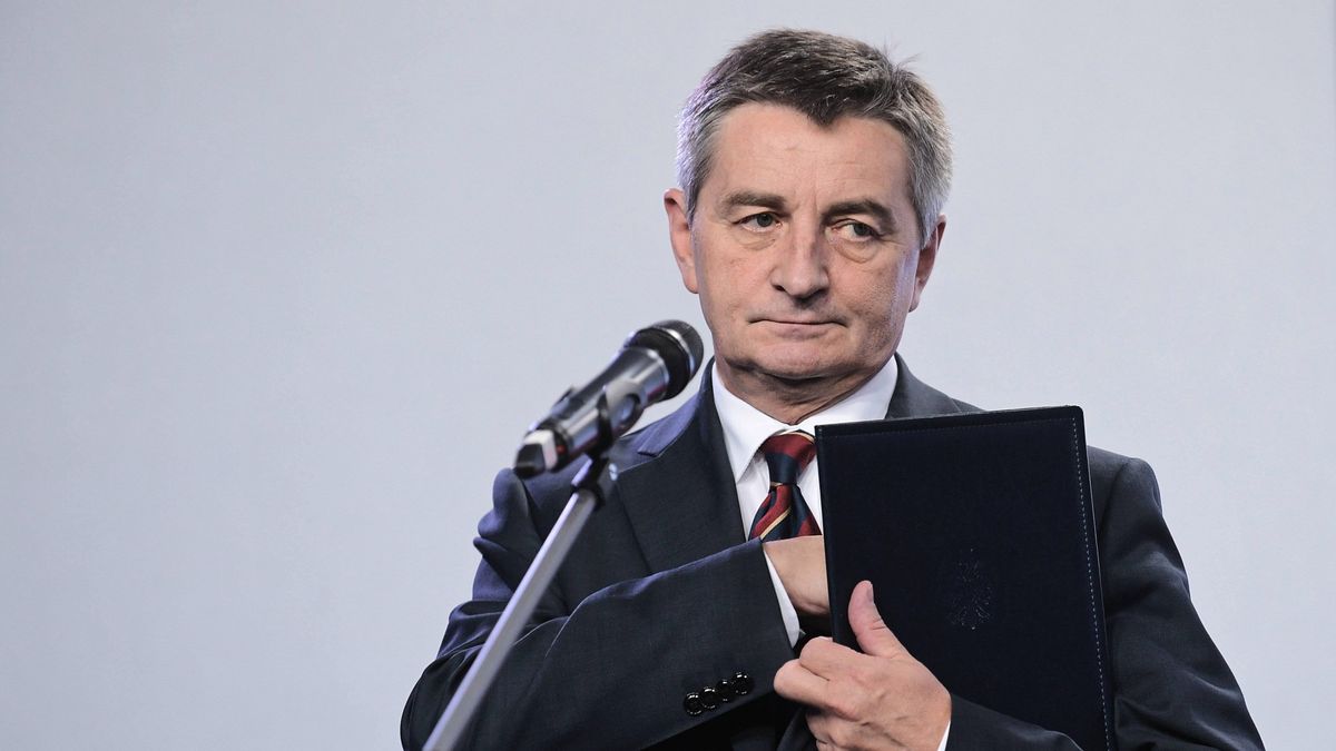 Marek Kuchciński poda się do dymisji. Wiemy, o ile spadnie jego pensja