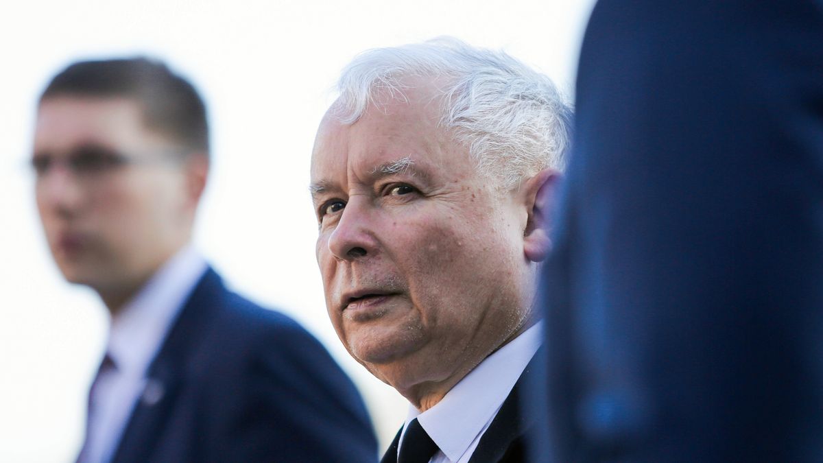 Czwartkowa niespodziewana narada PiS, zwołana przez Jarosława Kaczyńskiego, miała podobno związek z poszukiwaniem źródła przecieków do mediów