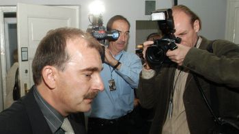 Ryszard Bieszyński w drodze na przesłuchanie przed sejmową komisją śledczą ds. PKN Orlen.