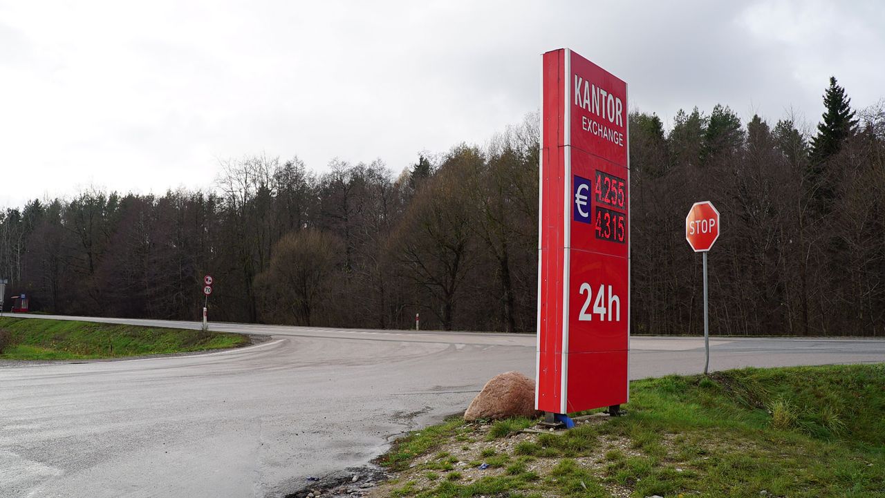 "Policja chroni dom ministra Zielińskiego". Mamy zdjęcia tego miejsca