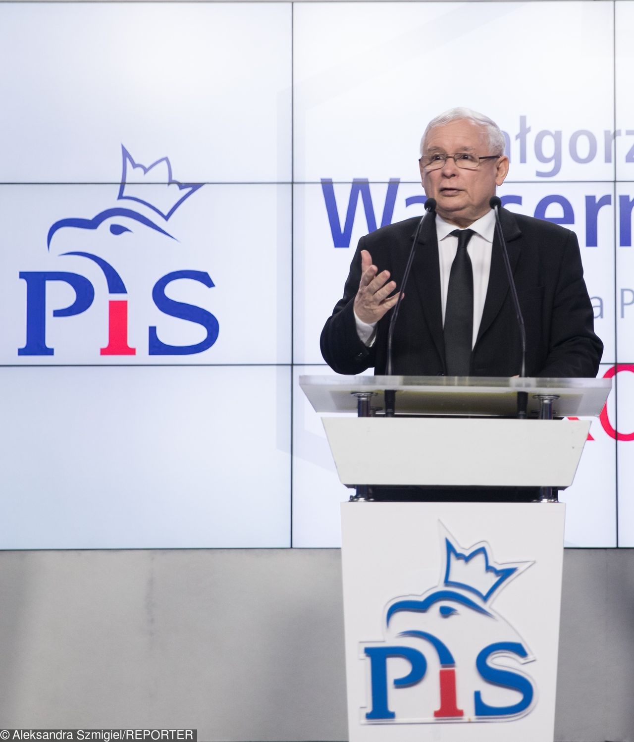 PiS wycofał się z kontrowersyjnych przepisów. Kaczyński komentuje