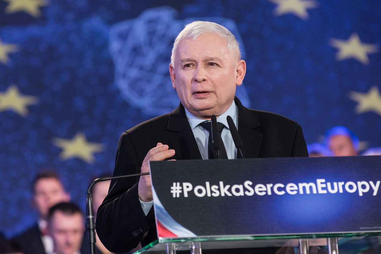 Rekordowo droga reklama "piątki Kaczyńskiego"? Rzeczniczka rządu odpiera zarzuty