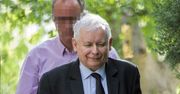 Prezes już rządzi. Jarosław Kaczyński uśmiechnięty i bez ortezy
