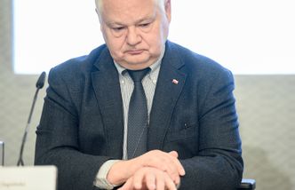 Samotność Adama Glapińskiego. Szefa NBP ostro krytykują nawet prorządowe media