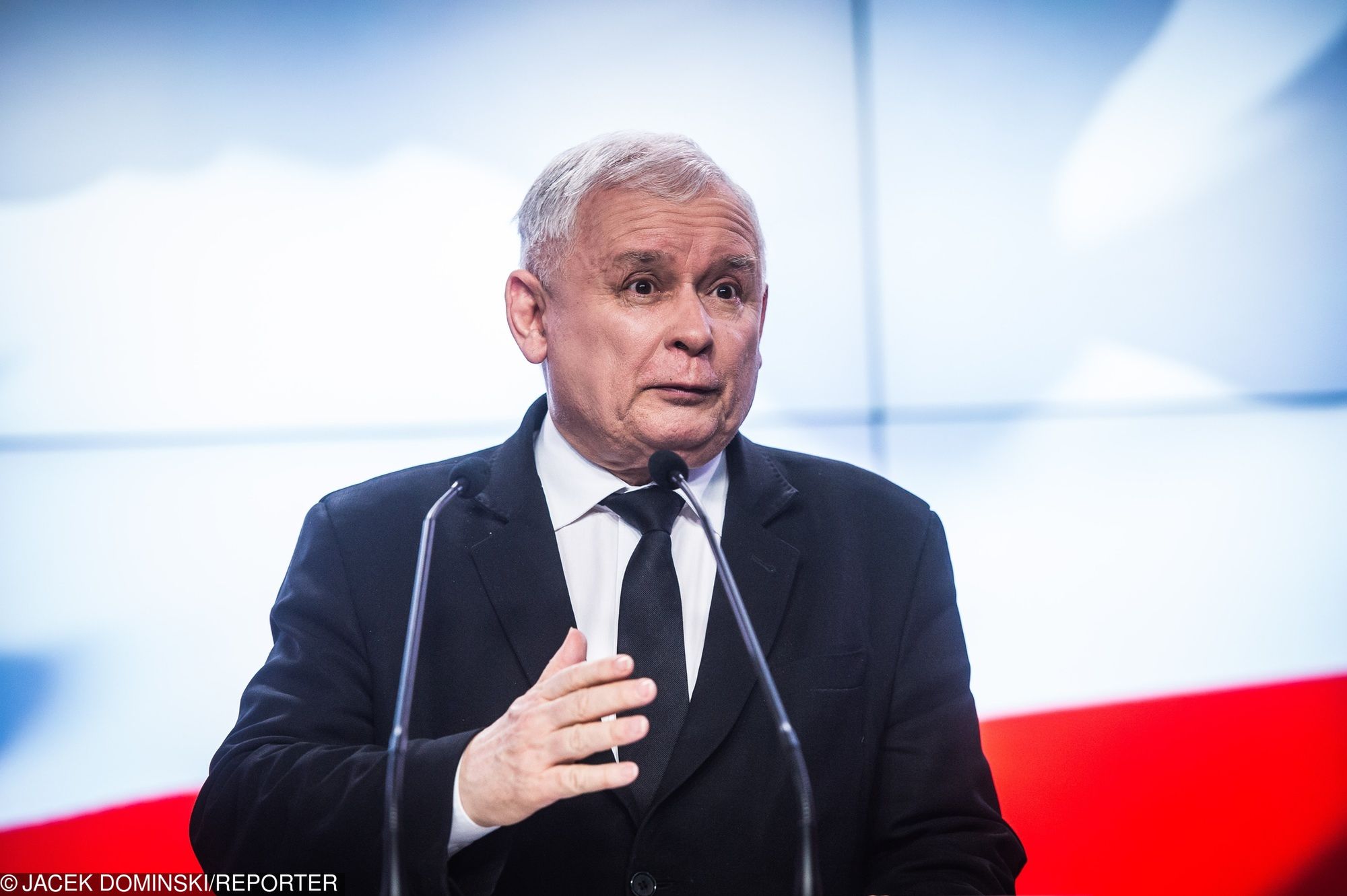 Jarosław Kaczyński zdecydował, że nagrody dla urzędników rządu trafią do Caritas.