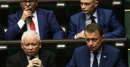 Nowy sondaż. Słabnie poparcie dla PiS. Do Sejmu weszłyby cztery partie