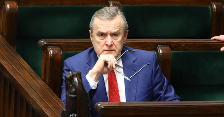 Koronawirus w Polsce. Piotr Gliński zapowiada kolejne obostrzenia