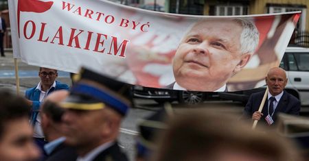 Miesięcznica katastrofy smoleńskiej. Marsz pamięci w intencji ofiar