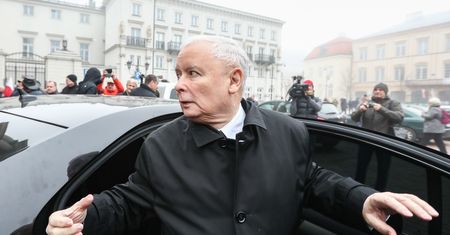 Kierowca Kaczyńskiego zarabia jak premier. 16 tys. zł miesięcznie
