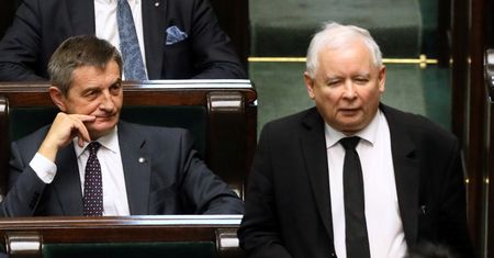 Sondaż. Dymisja Marka Kuchcińskiego to za mało