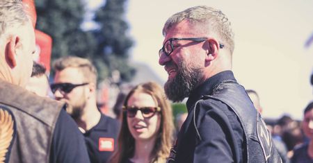 Ksiądz zrzuca sutannę. "Rozpoczynam nowy etap życia przy boku Justyny"