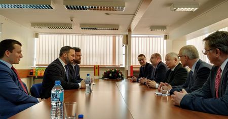 Narada na Nowogrodzkiej. Prezes spotkał się z hiszpańską delegacją