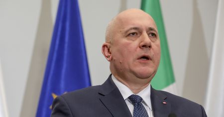 Wykluczenie Huawei z polskiego rynku. Brudziński przyznaje, że takie argumenty padają
