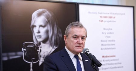 Gliński "Człowiekiem Wolności". Oto powody, dla których odznaczenie profesora powinno zaczekać