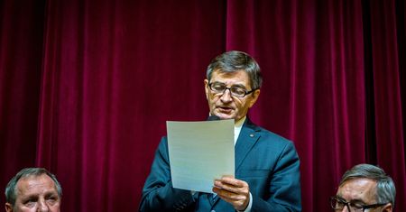 Zadała marszałkowi Kuchcińskiemu kłopotliwe pytanie. Później spisał ją policjant