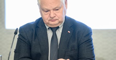 Samotność Adama Glapińskiego. Szefa NBP ostro krytykują nawet prorządowe media