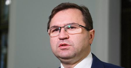 Spór o 2 mld zł. Girzyński broni publicznej telewizji. Nowacka: to niemoralne, co pan mówi