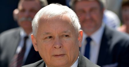 Sondaż: PiS traci poparcie. Nowoczesna poza Sejmem