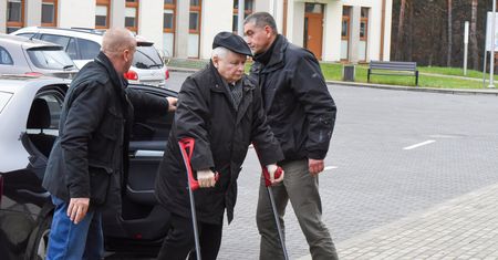 Jarosław Kaczyński ma kłopoty z chodzeniem. Sam mówi o swoim stanie zdrowia