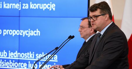 Kupił za łapówkę pozwolenie na broń i sztucer. CBA odesłało go z kwitkiem