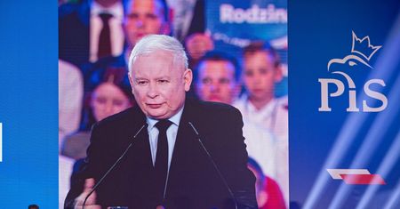 "Hattrick" Jarosława Kaczyńskiego. Pracowały nad nim w tajemnicy trzy osoby