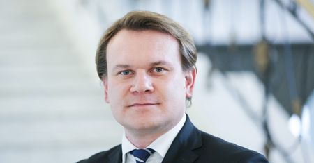 Dominik Tarczyński bezwzględny wobec PO i Nowoczesnej. "Beton"