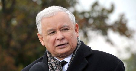 Był pożar, jest powódź. Reakcja Kaczyńskiego na skandal z nagrodami to szkodliwy populizm