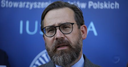 "Ziobro musi odejść" na proteście. Bartłomiej Przymusiński z "Iustitii": tu chodzi o system, a nie o osobę