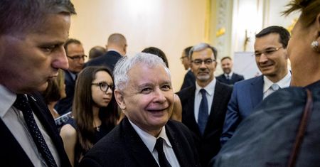 Przypominamy wyniki sondażu sprzed roku. Nie uwierzycie, kto wtedy "królował"