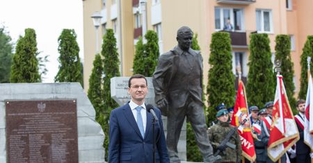 Zmiana napisu na pomniku smoleńskim w Kraśniku. "Jest to pewna niezręczność"