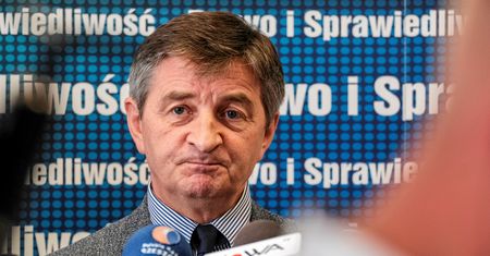 Loty Marka Kuchcińskiego z rodziną. Opozycja po wizycie KPRM: to niepoważne