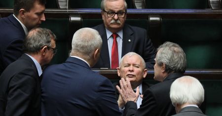 Wydatki PiS i PO wyszły na jaw. Wiemy, na co przeznaczyli pieniądze