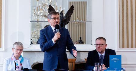 Wraca temat konstytucji. Kuchciński: trzeba poważnie zastanowić się nad zmianą