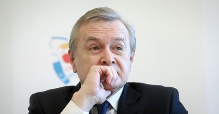 Piotr Gliński wziął na asystenta pracownika fast foodu. "Zadecydowały kwalifikacje"