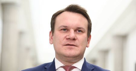 "Bronię honoru dziadka". Tarczyński odpowiada na zarzuty