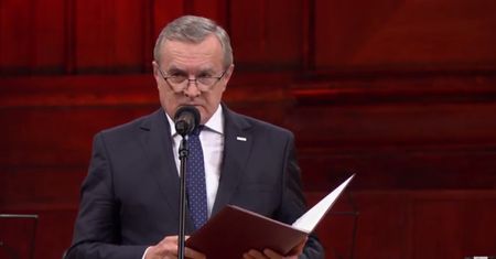 Gliński odczytał list od prezesa w filharmonii. Na sali buczenie