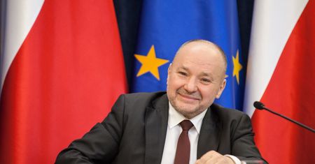 Zastąpił Kurskiego w fotelu prezesa TVP.  Tak zarabia i mieszka Maciej Łopiński