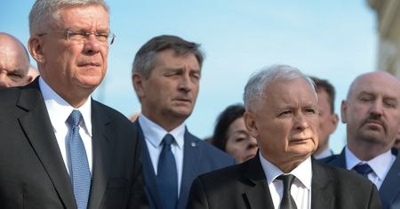 87. miesięcznica smoleńska. KOD i Obywatele RP niespodziewanie zakończyli manifestację