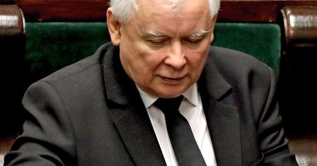 Data przyjęcia euro. Według kryteriów Kaczyńskiego pokolenie 500+ powinno dożyć