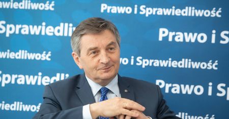 Marszałek Kuchciński zdecydował. Posłowie z 52 dniami wakacji